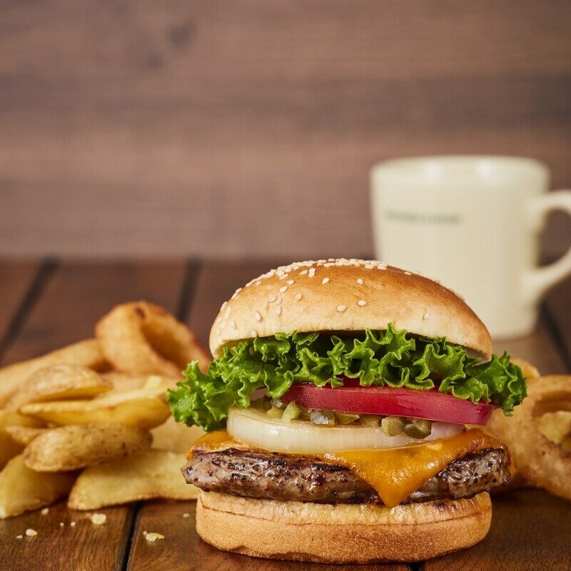 フレッシュネスバーガー ハンバーガーとフライドポテト